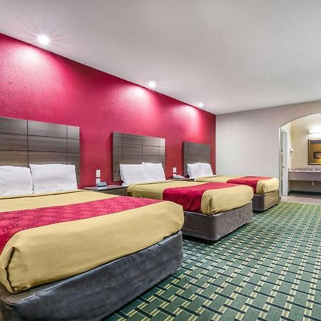 Econo Lodge Inn & Suites Хорн Лейк Екстериор снимка