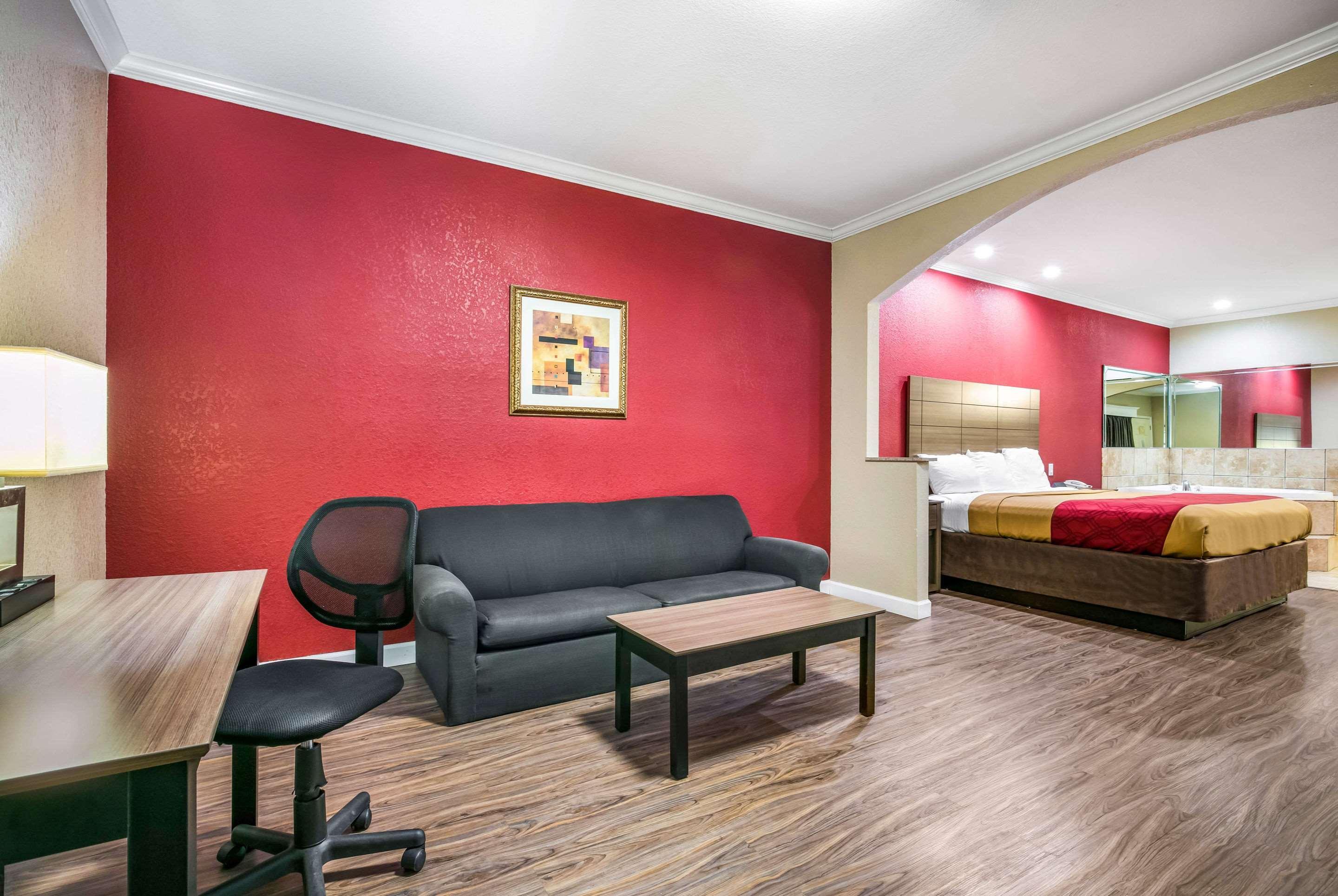 Econo Lodge Inn & Suites Хорн Лейк Екстериор снимка