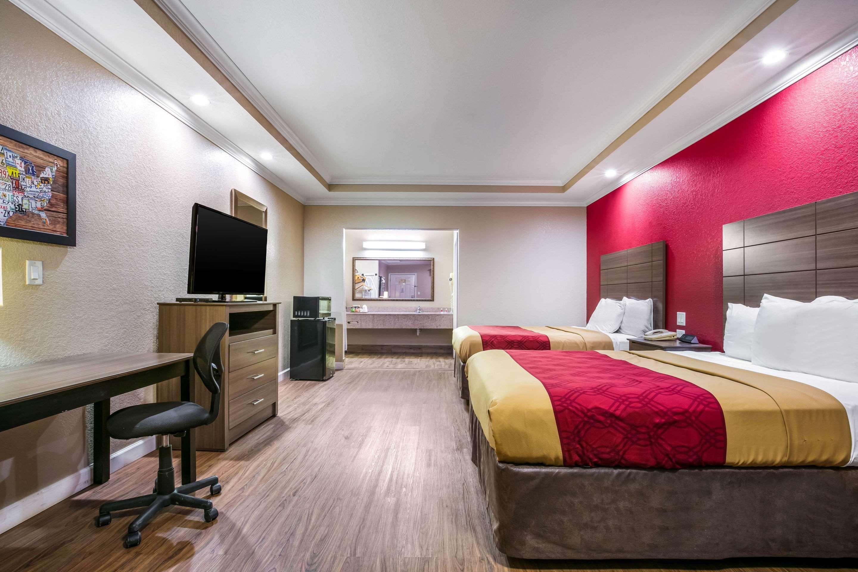 Econo Lodge Inn & Suites Хорн Лейк Екстериор снимка