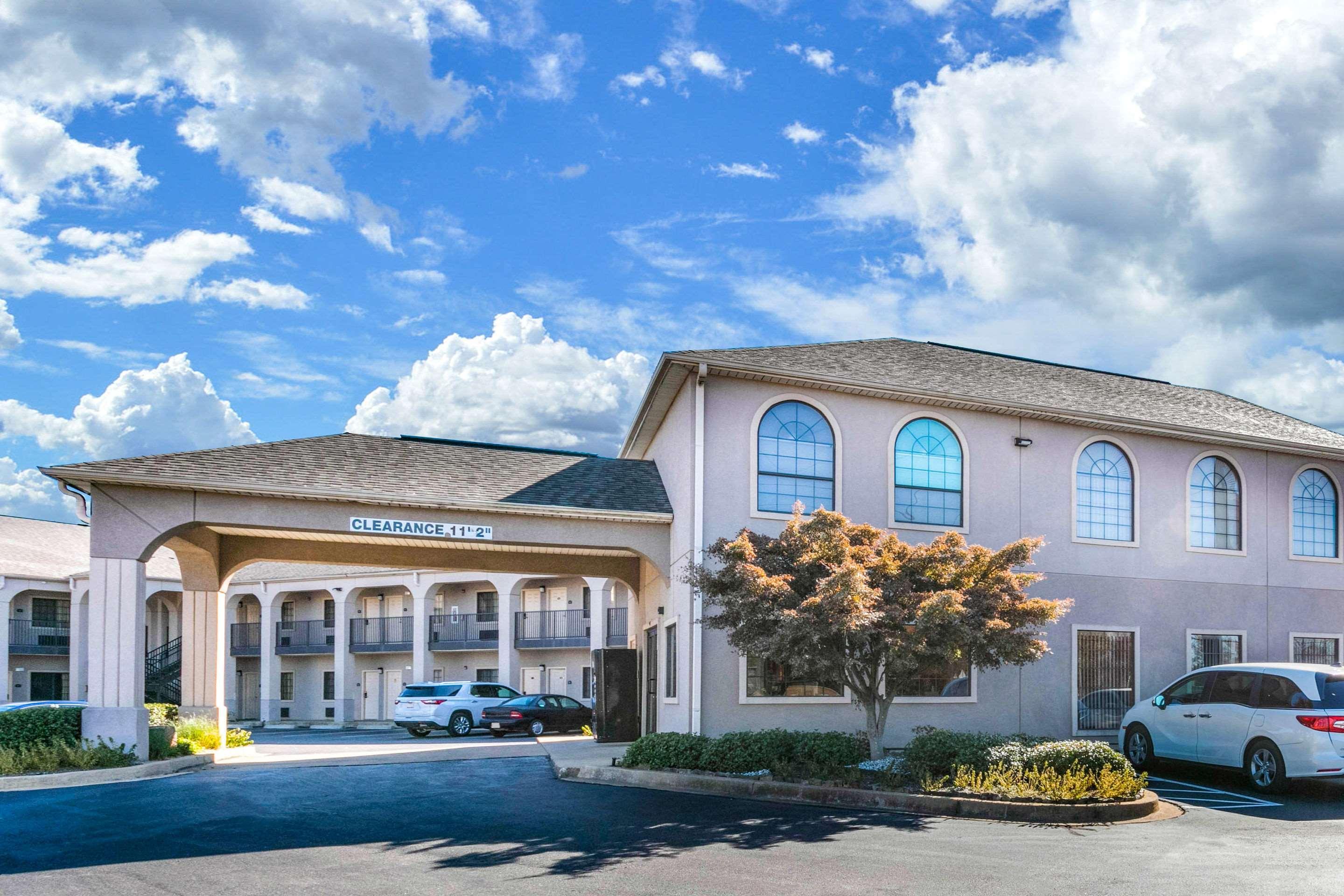 Econo Lodge Inn & Suites Хорн Лейк Екстериор снимка