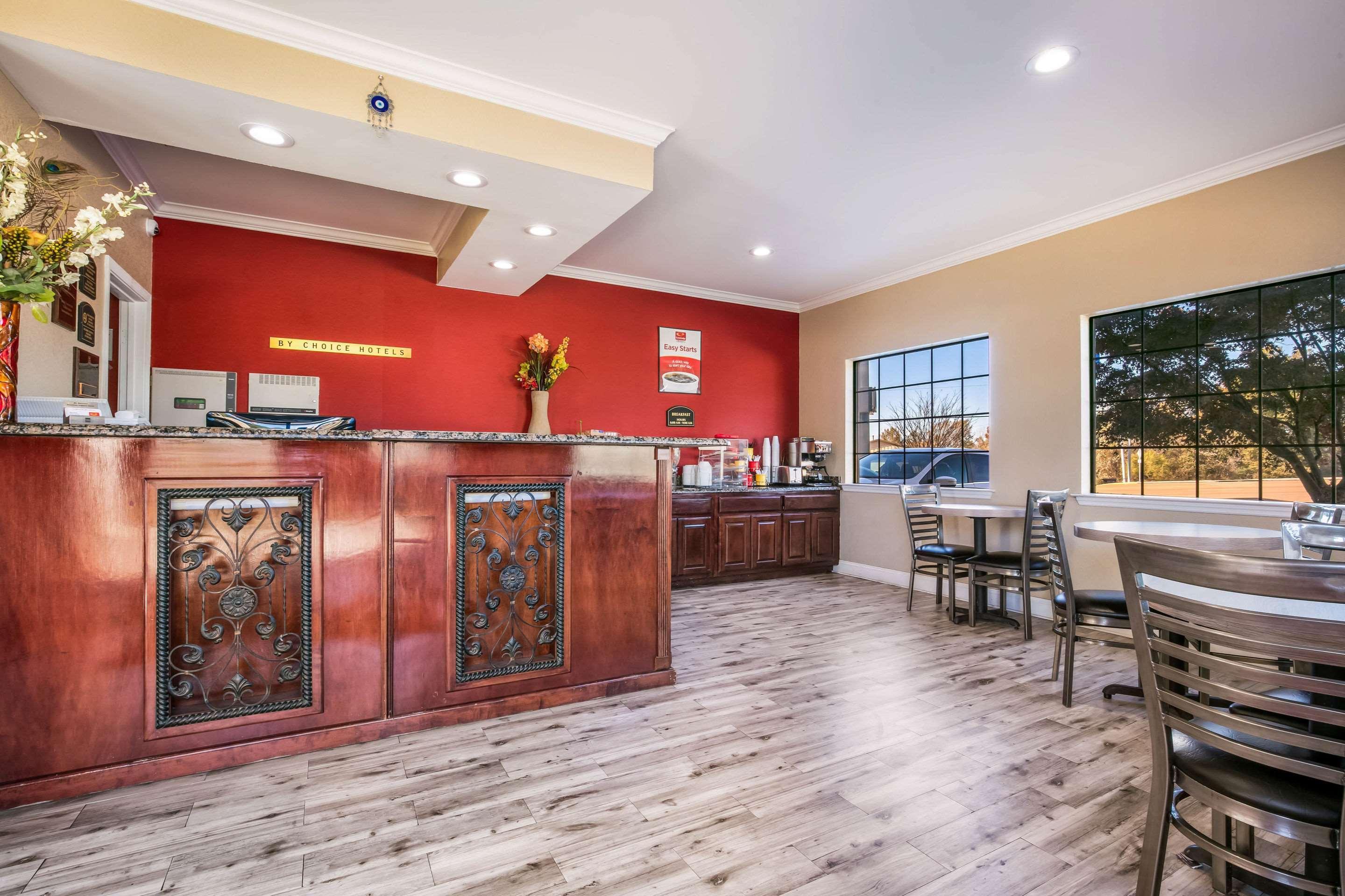Econo Lodge Inn & Suites Хорн Лейк Екстериор снимка