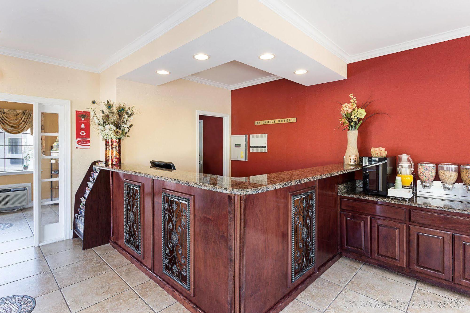 Econo Lodge Inn & Suites Хорн Лейк Екстериор снимка