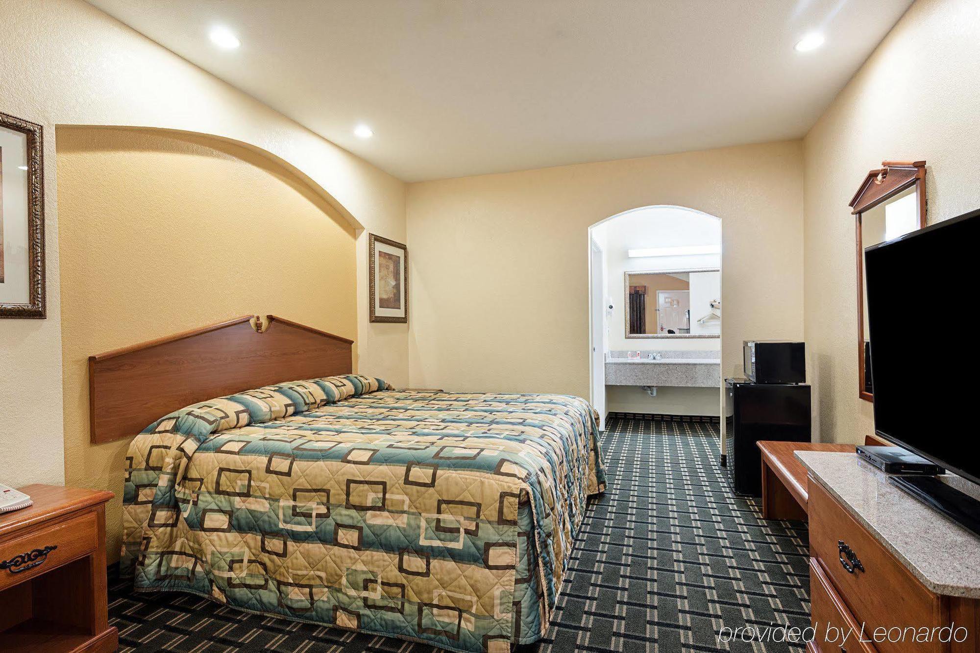 Econo Lodge Inn & Suites Хорн Лейк Екстериор снимка
