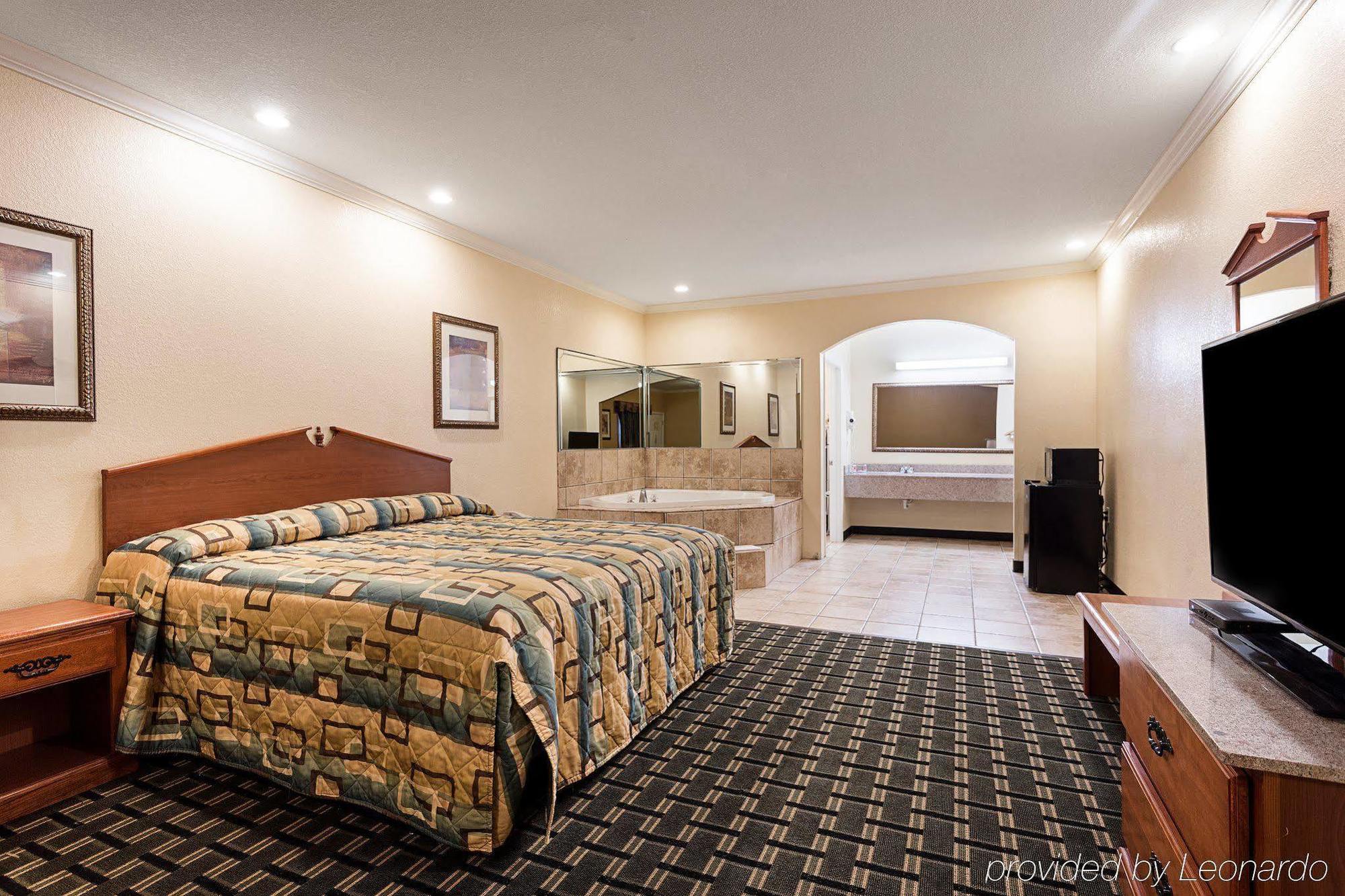 Econo Lodge Inn & Suites Хорн Лейк Екстериор снимка