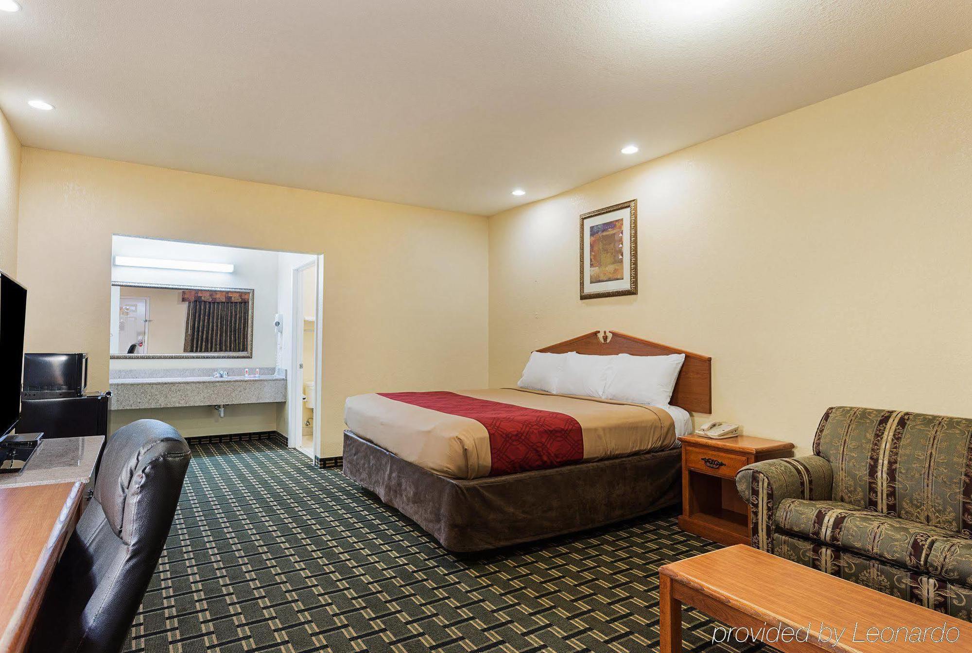 Econo Lodge Inn & Suites Хорн Лейк Екстериор снимка