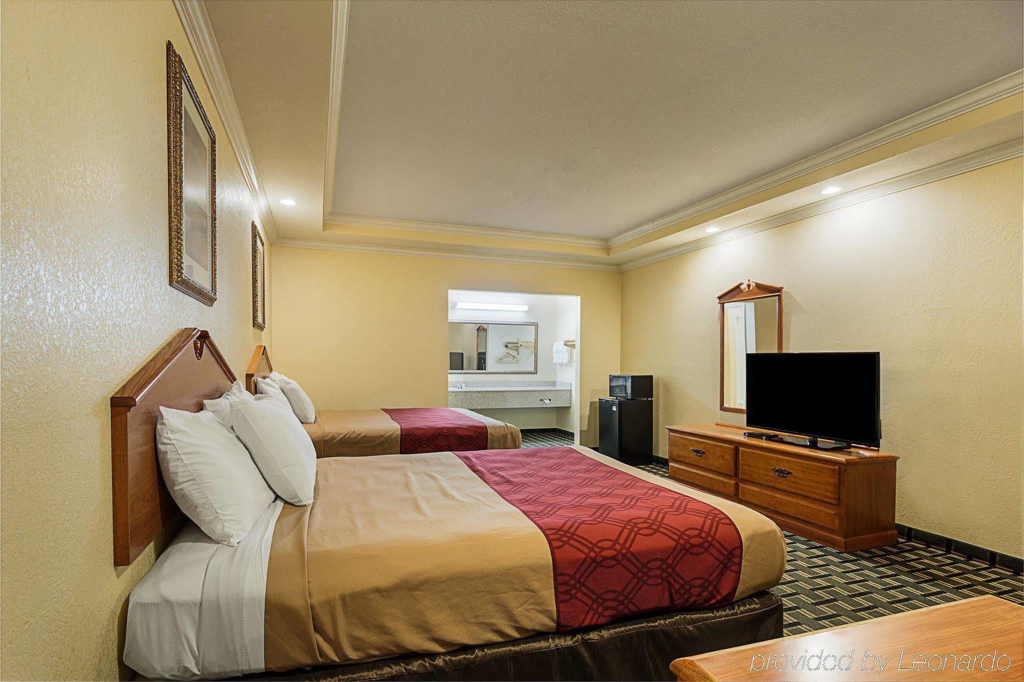 Econo Lodge Inn & Suites Хорн Лейк Екстериор снимка
