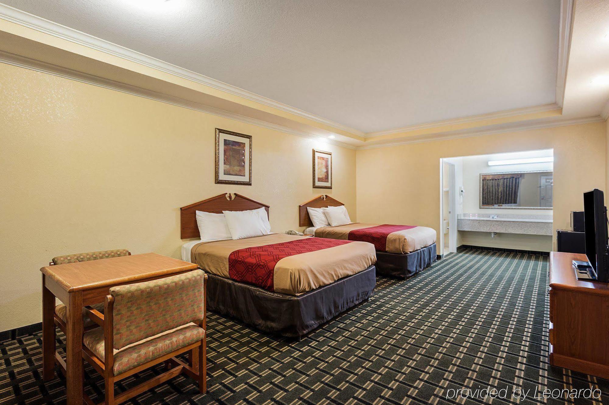 Econo Lodge Inn & Suites Хорн Лейк Екстериор снимка