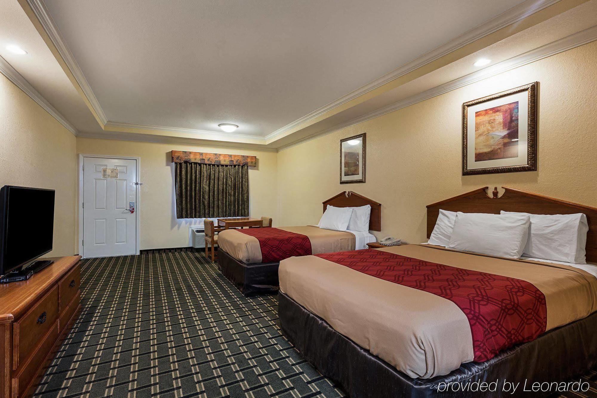 Econo Lodge Inn & Suites Хорн Лейк Екстериор снимка