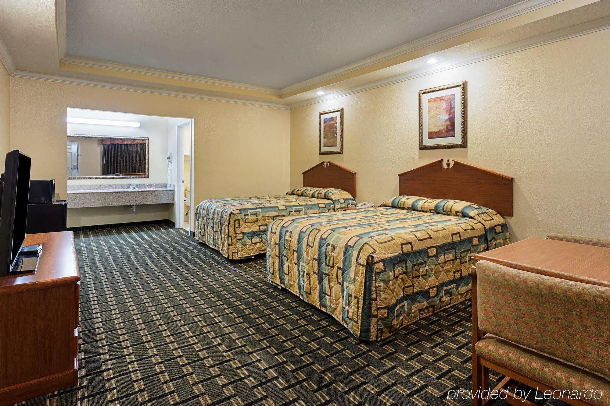 Econo Lodge Inn & Suites Хорн Лейк Екстериор снимка