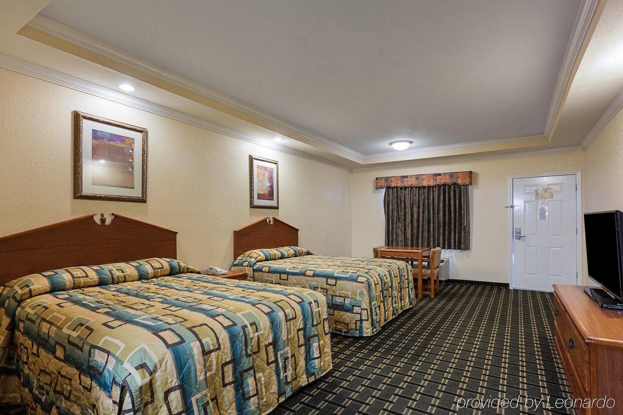 Econo Lodge Inn & Suites Хорн Лейк Екстериор снимка