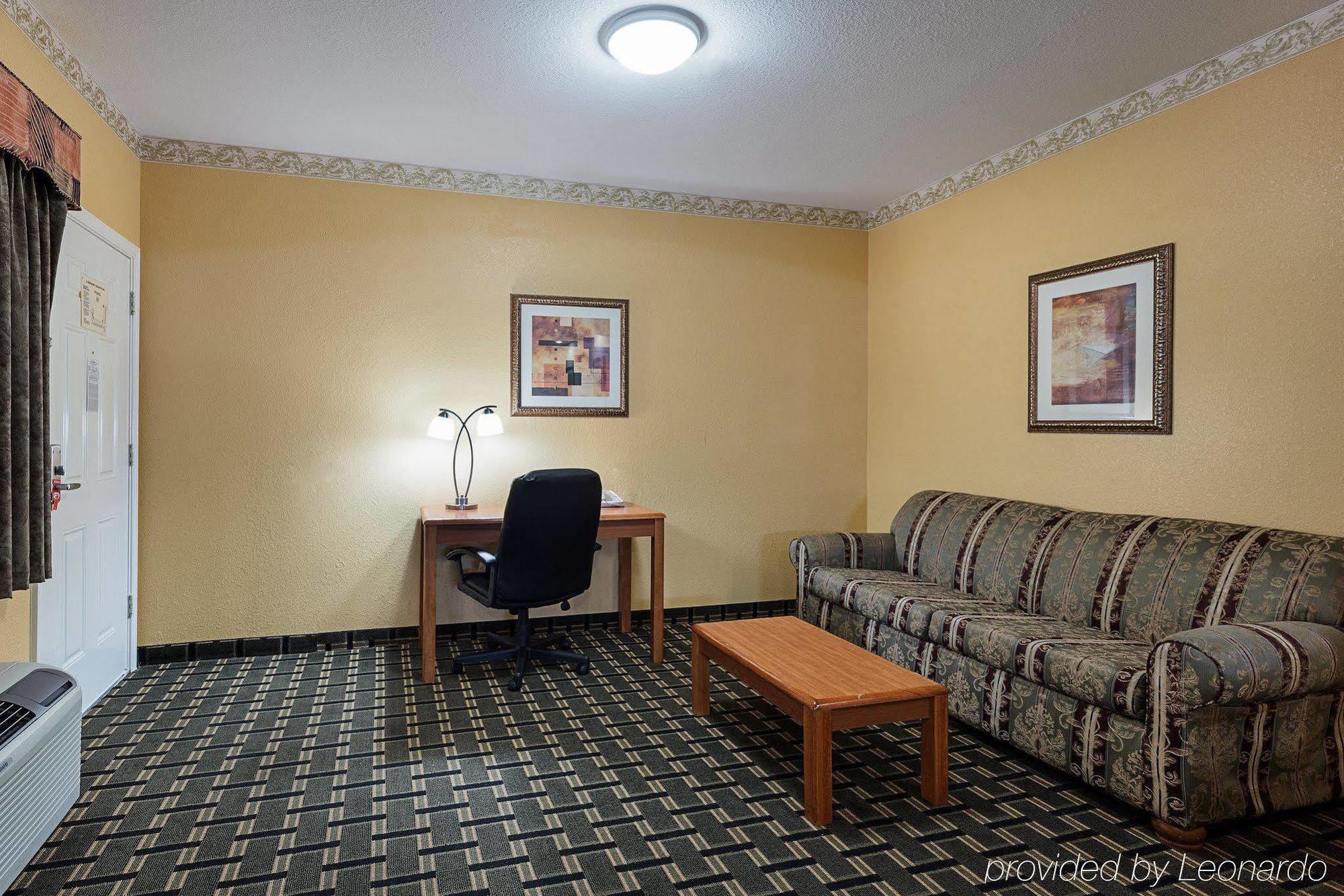 Econo Lodge Inn & Suites Хорн Лейк Екстериор снимка